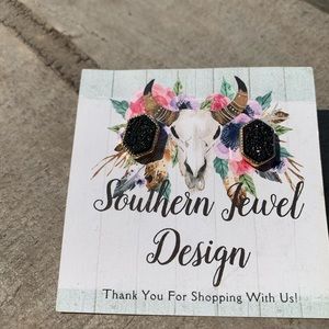 Black druzy stud earrings🖤